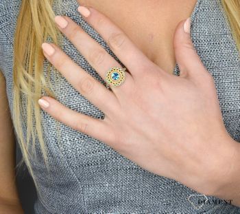 Kolekcja Wiktoriańska - pierścionek złoty z topazem. Złoty pierścionek DIAMENT z topazem z kolekcji wiktoriańskiej. Piękny pierścionek z topazem dla wielbicielki złota. 0,23 ct (5).JPG